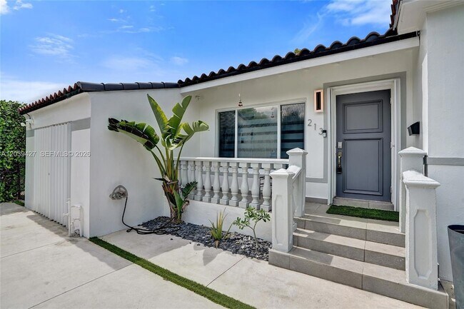 Photo - 213 NE 43rd St