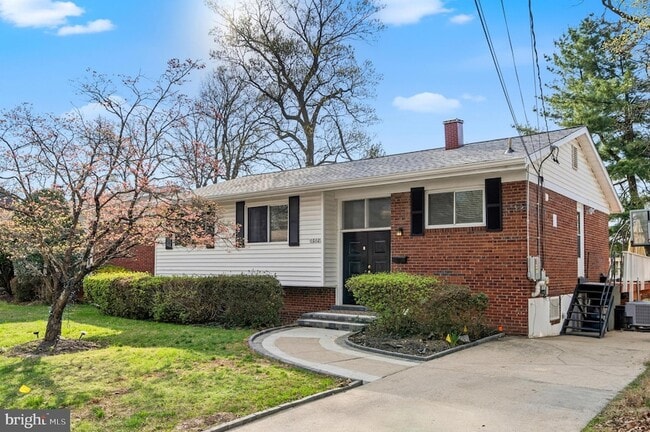 Building Photo - 1012 Loxford Terrace