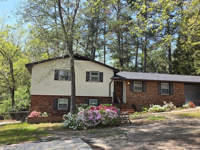 Building Photo - 9 Rosemary Dr