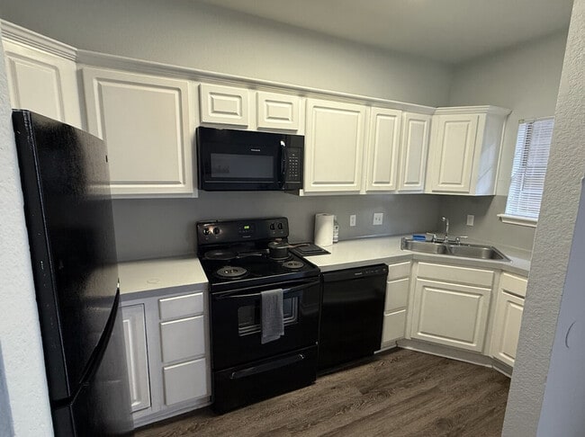 Photo - 911 W 22nd St Unit ID1318670P