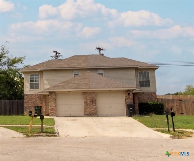 Building Photo - 2412 Skylark Cir
