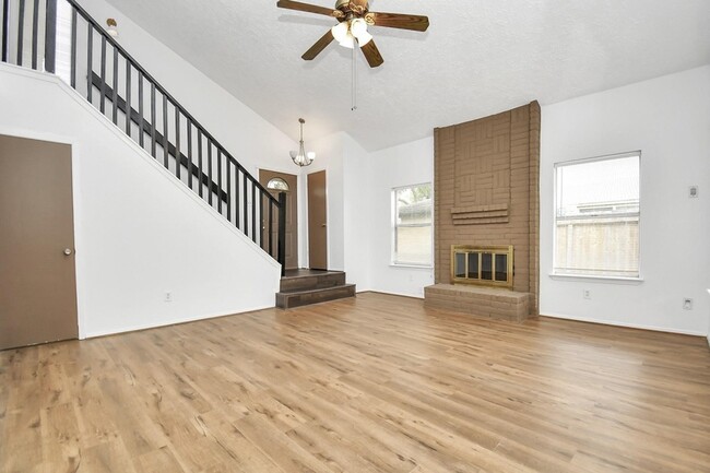 Photo - 1111 W Brompton Dr