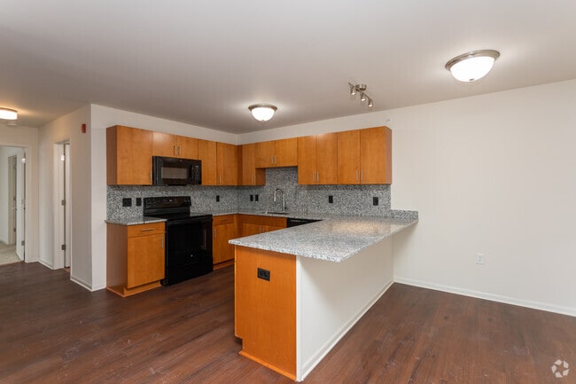 2BR, 2BA - 960 SF - Steedman Apartments