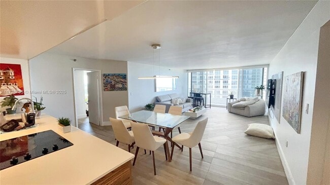 Building Photo - 1717 N Bayshore Dr Unit A-1951