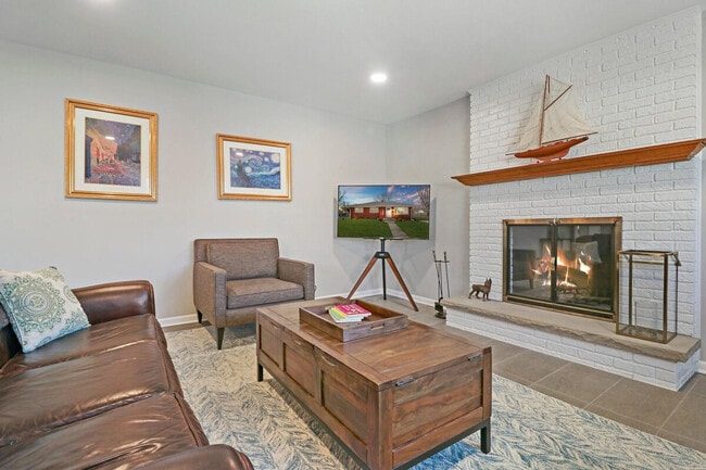 Building Photo - 2532 N Jackson St Unit ID1265538P