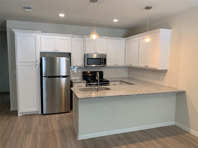 Photo - 2321 N Hickory St