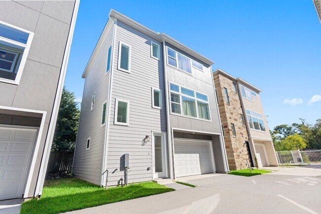 Photo - 4013 Ward St