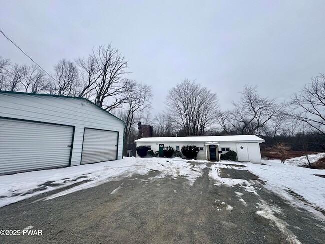 Photo - 2566 Easton Turnpike