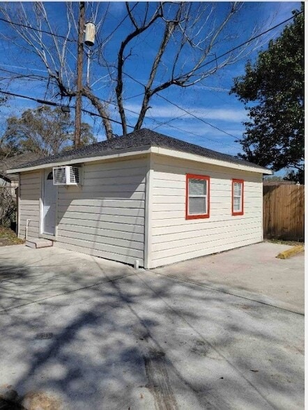 Photo - 8041 Howard Dr Unit 2