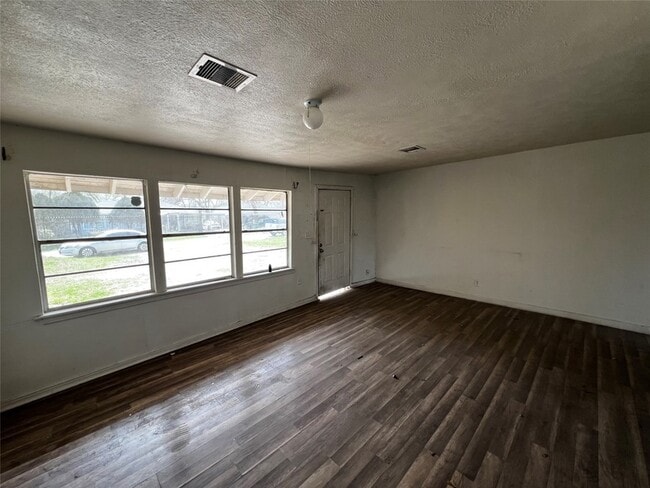 Photo - 5967 Southtown St