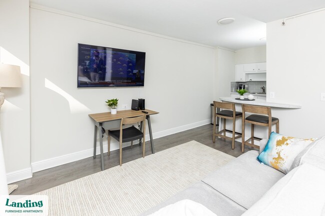 Photo - 305 Dr. M.L.K. Jr St S Unit 813.1403523