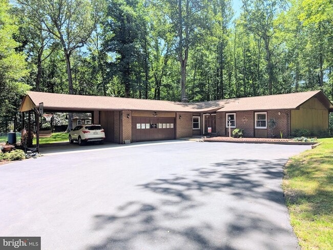 Building Photo - 6997 Gilbeth Rd