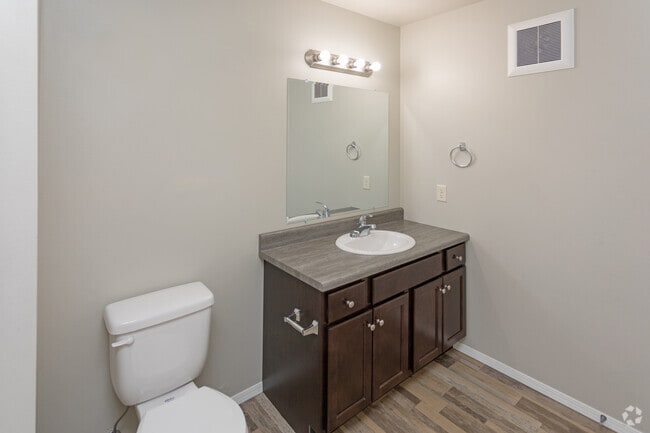 2BR, 2BA - 913 SF - Edgewood Apartments