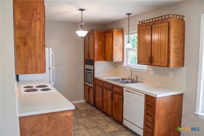 Photo - 211 E Hogan Dr
