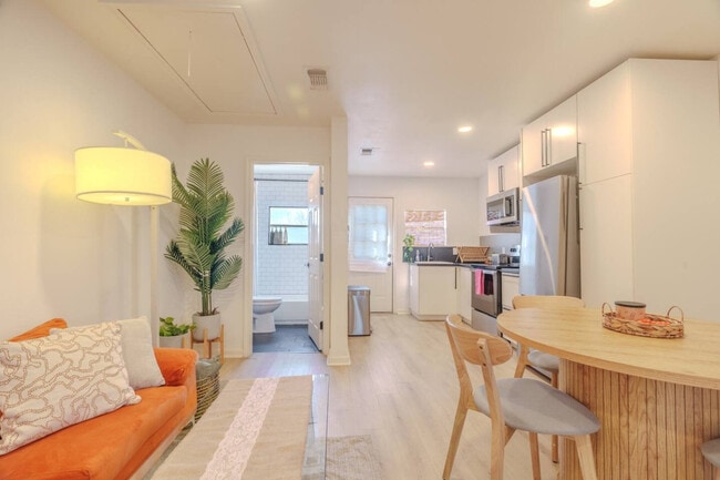 Building Photo - 807 Dreiss St Unit SI ID1594026P