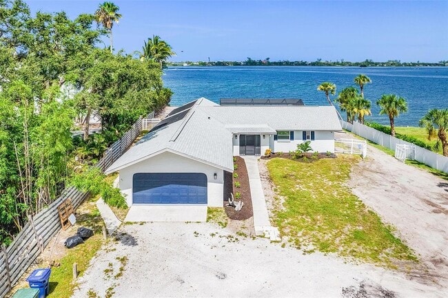 Building Photo - 716 Sarabay Rd