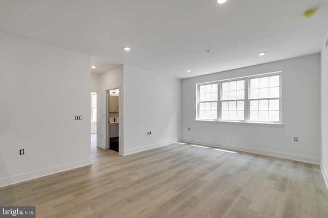 Photo - 3045-51 Richmond St Unit 504