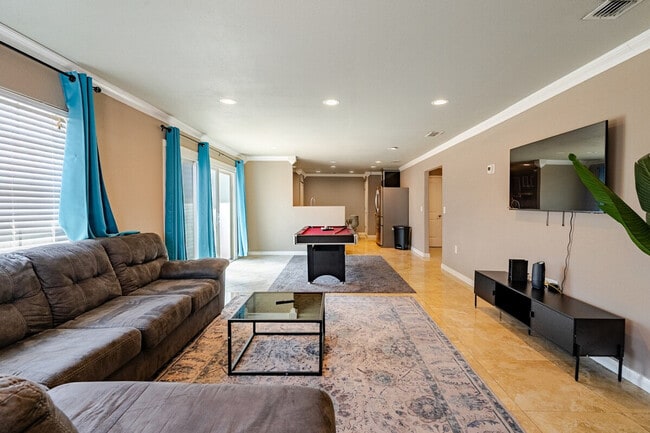 Building Photo - 710 S San Joaquin Ave Unit SI ID1620948P
