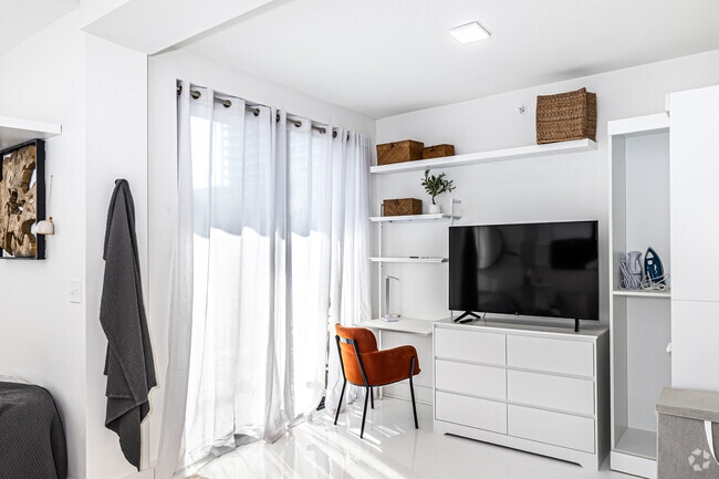 Studio - 360SF - Signal Hill Studios