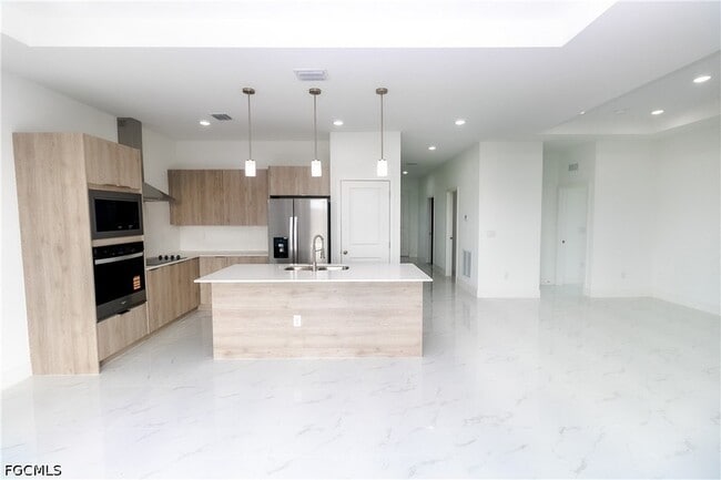 Photo - 731 Bering Ave S