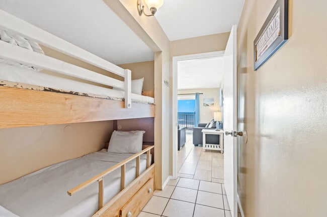 Photo - 8743 Thomas Dr Unit SI FL10-ID1355042P