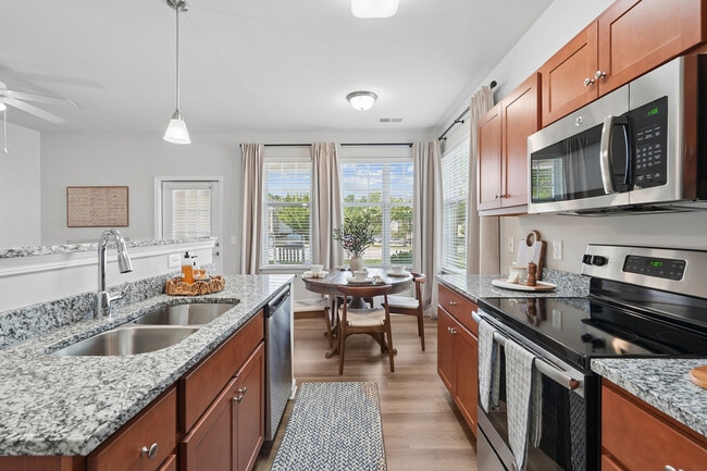 Building Photo - The Reserve at White Oak