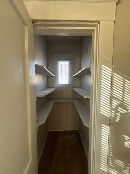 Photo - 1075 Kney St
