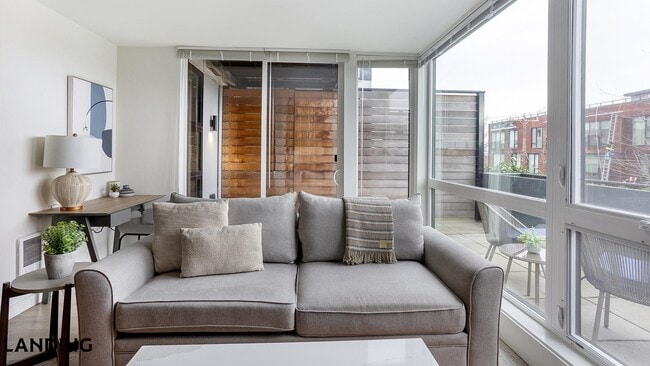 Building Photo - 2301 E Union St Unit B315