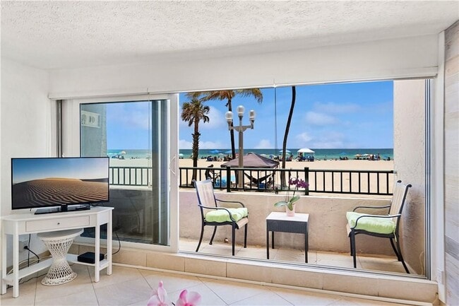 Building Photo - 201 Van Buren St Unit 102