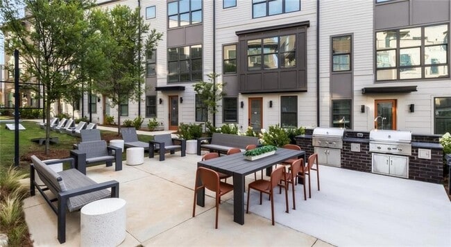 Photo - 277 Clifton St SE