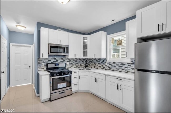 Photo - 568 Grove St