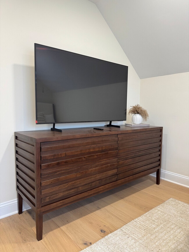 Photo - 240 Norgrove Ave Unit ID1239742P