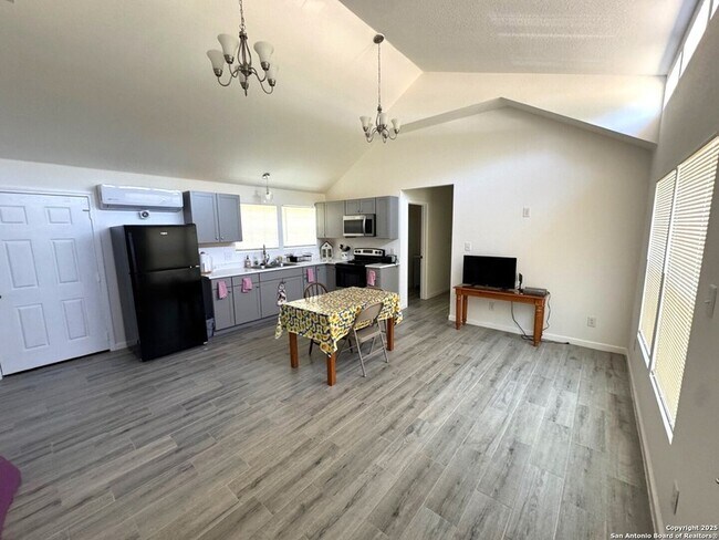 Photo - 261 Blackfoot Trail