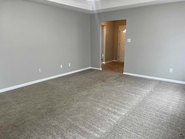 Photo - 215 Haverhill Cir