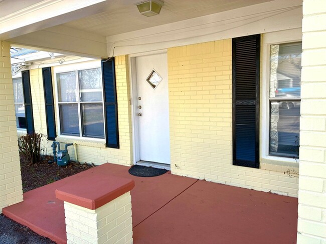 Photo - 800 Vanderveer