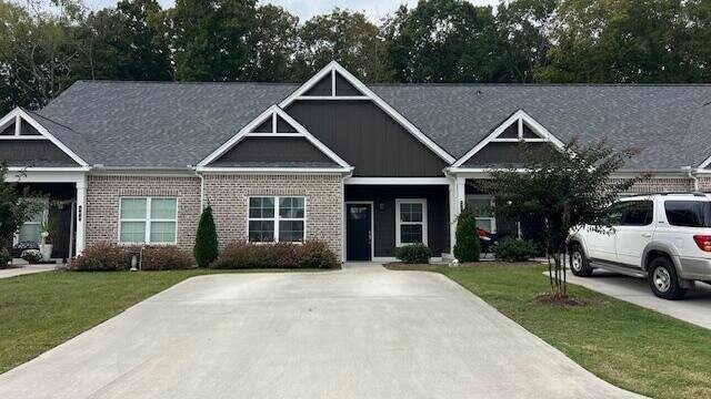 Building Photo - 564 NE Bellingham Dr