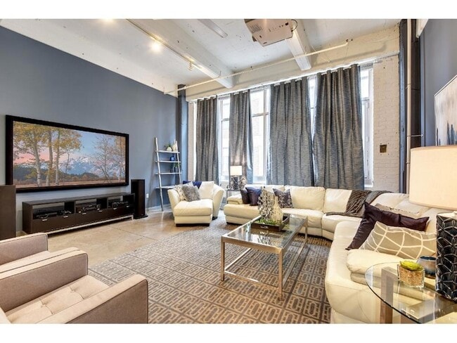 Photo - 700 N Washington Ave