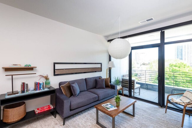 Building Photo - 1632 N Franklin Pl Unit SI ID1379006P