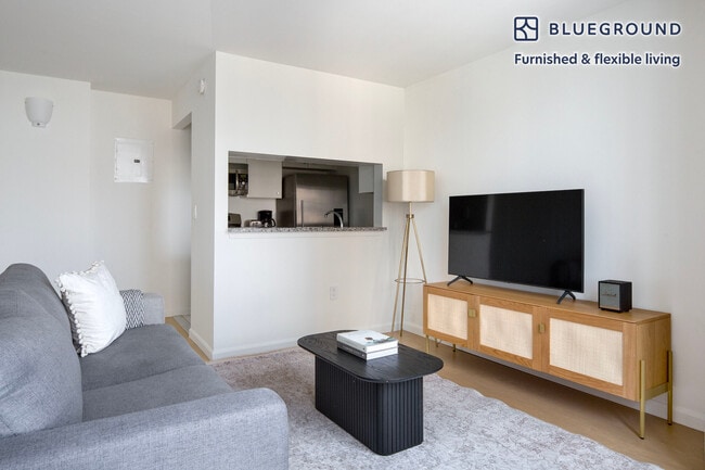 Photo - 1 Union Square South Unit FL17-ID1174