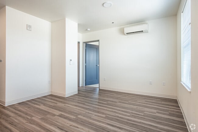 1BR, 1BA - 632SF - Monterey Apartments