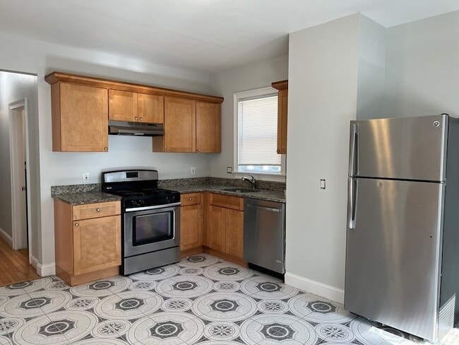 Building Photo - 179 Belmont St Unit 1