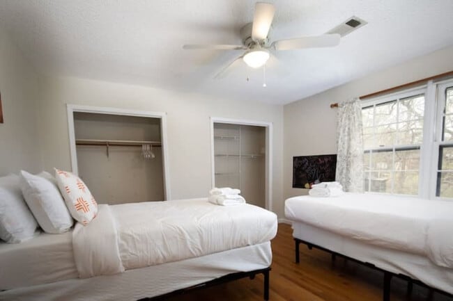 Photo - 3309 Hillcrest Ln Unit ID1043908P