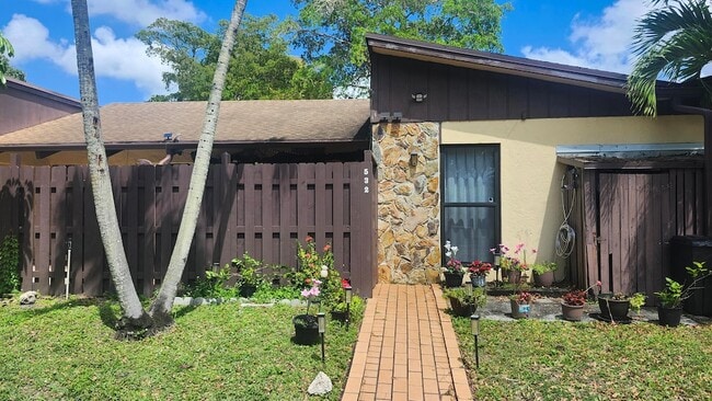 Building Photo - 532 Briarwood Cir Unit 248