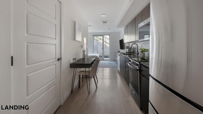 Building Photo - 700 Hamilton Ave Unit LL 1