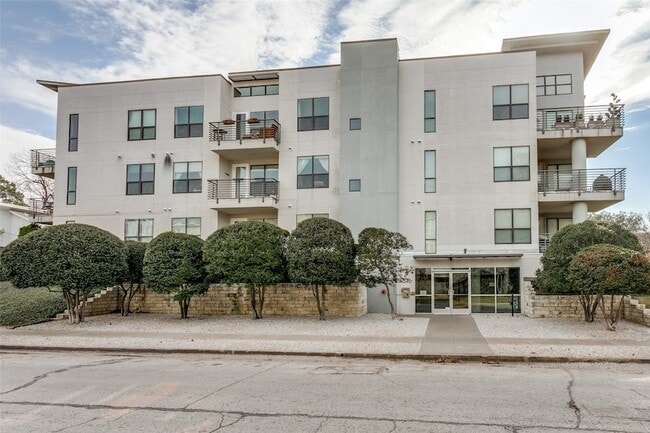 Photo - 4040 N Hall St Unit 113