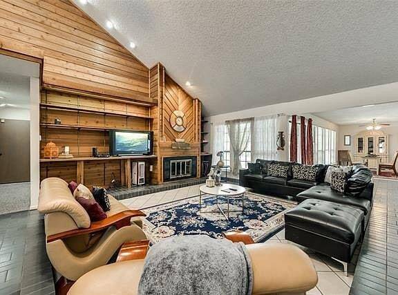 Photo - 301 Centennial Blvd