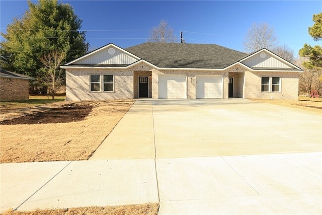 Photo - 655 N Genevieve Ave Unit 1