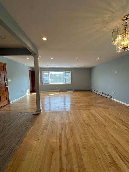 Photo - 33 E 51st St Unit 2