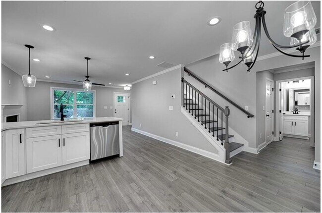 Photo - 6290 Akins Way