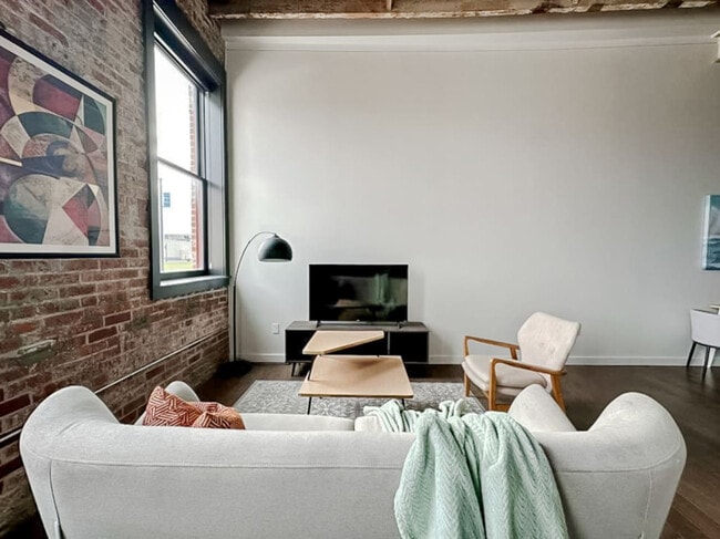 Photo - 403 W 4th St N Unit SI ID1534863P